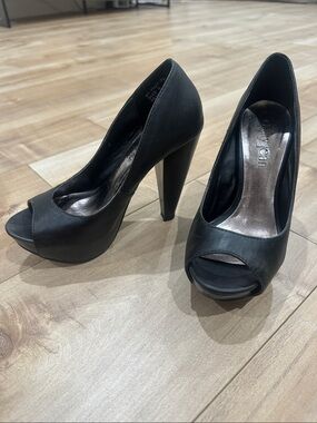 Cathy Jean Black Peep-Toe Platform Pumps